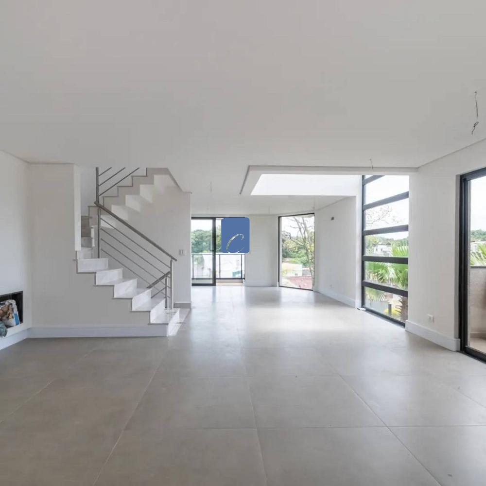 Townhouse com jardim em condomínio, 283 m² , 3 vagas no Santo Inácio