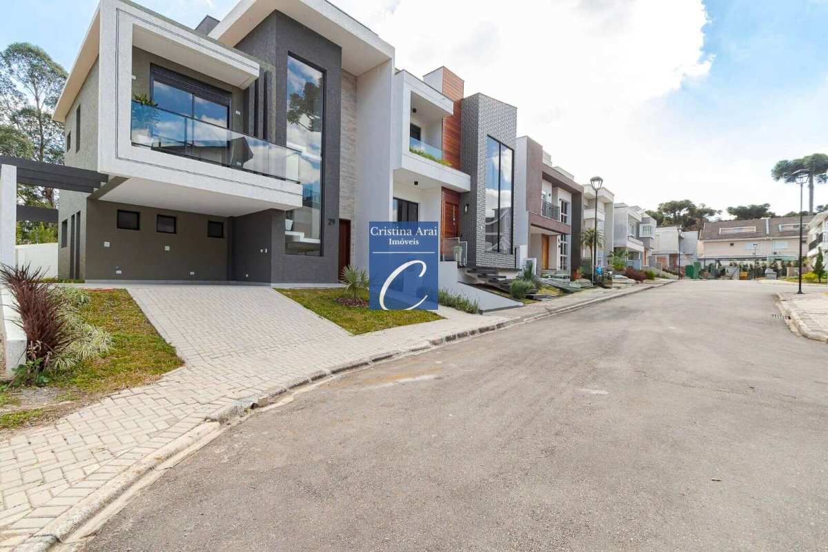 Casa em Condomínio, 249 m², 4 suítes (sendo 1 suíte no térreo), Santa Felicidade
