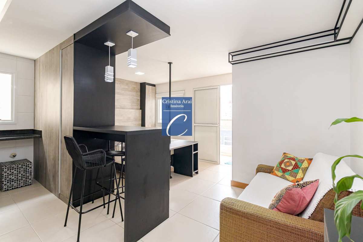 Studio semimobiliado, sacada com churrasqueira, 34,52m² no Centro de Curitiba
